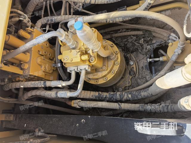 回转马达和主控阀（整机外观）