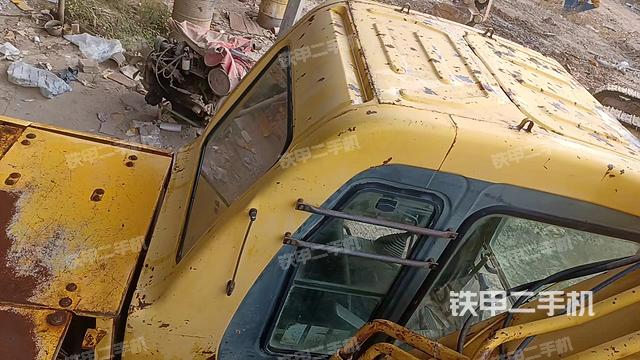 驾驶室顶部（整机外观）