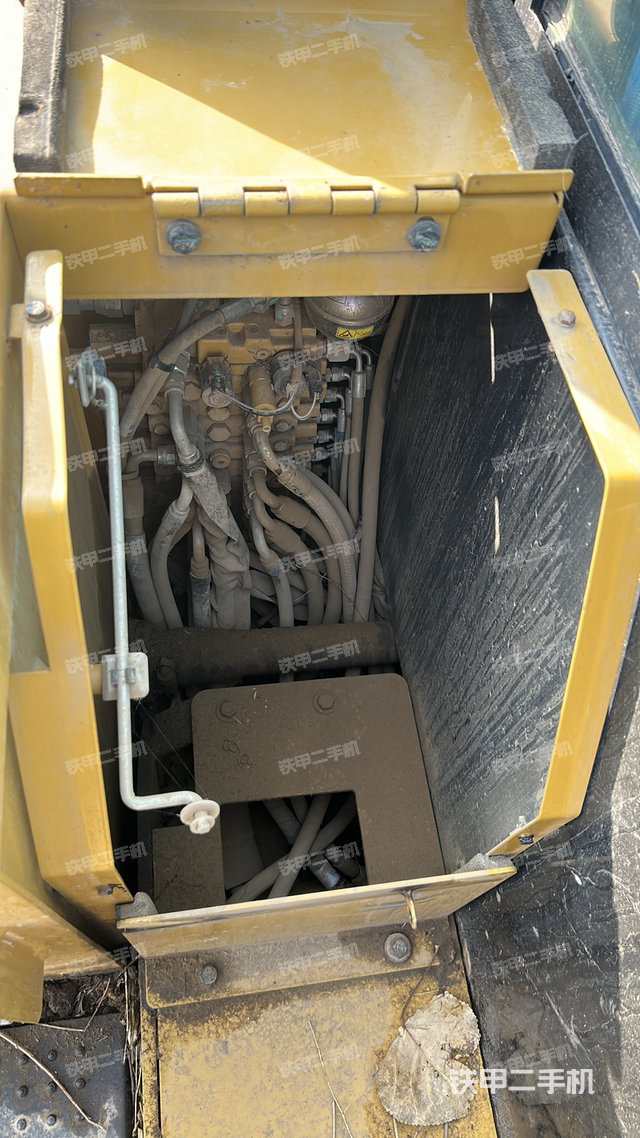 回转马达和主控阀（整机外观）