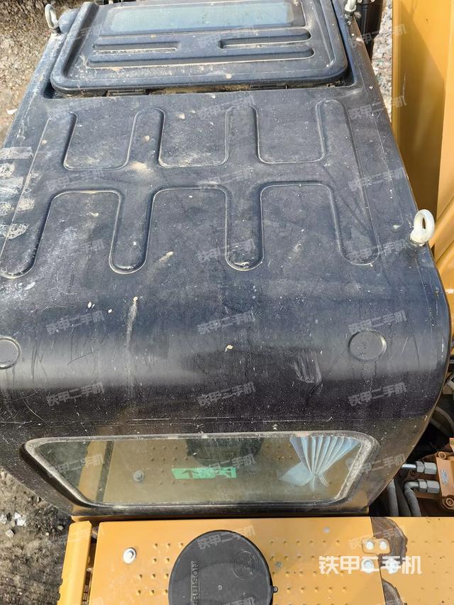 驾驶室顶部（整机外观）