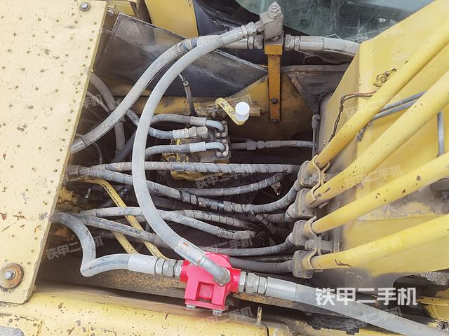 回转马达和主控阀（整机外观）