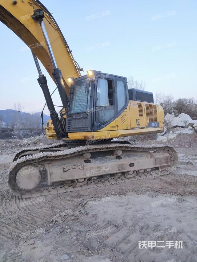 驾驶室顶部（整机外观）