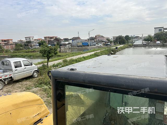 驾驶室顶部（整机外观）