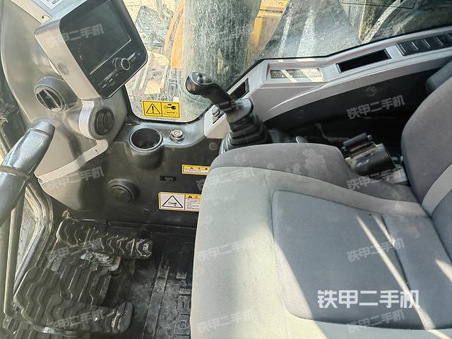 驾驶室整体（整机外观）