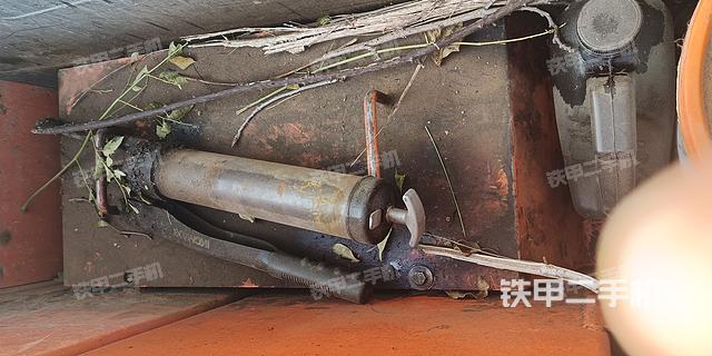 回转马达和主控阀（整机外观）