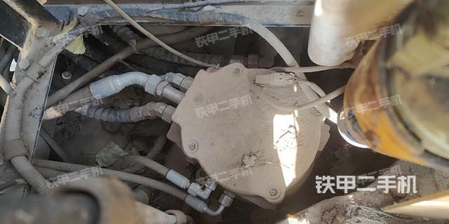 回转马达和主控阀（整机外观）