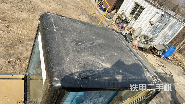 驾驶室顶部（整机外观）