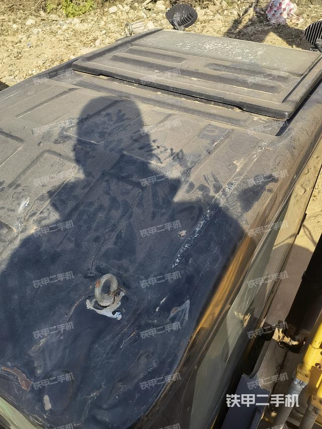 驾驶室顶部（整机外观）