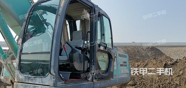 驾驶室整体（整机外观）