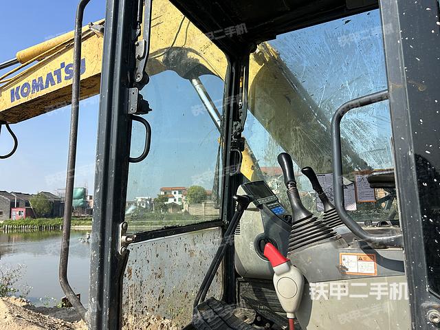 驾驶室整体（整机外观）