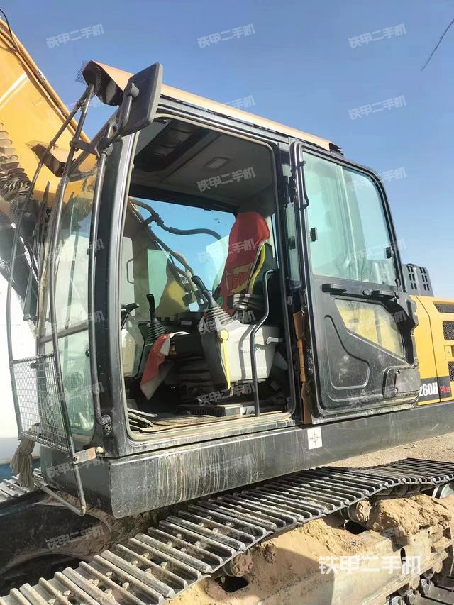 驾驶室整体（整机外观）