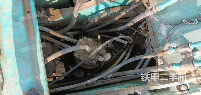 回转马达和主控阀（整机外观）