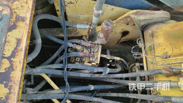 回转马达和主控阀（整机外观）