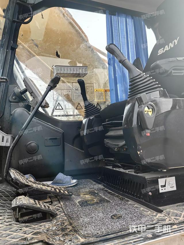 驾驶室整体（整机外观）