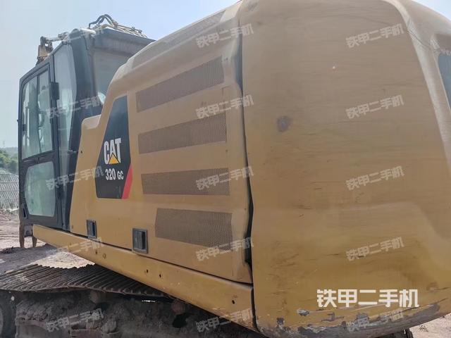 行走控制手柄和踏板 俯拍（驾驶室部分）