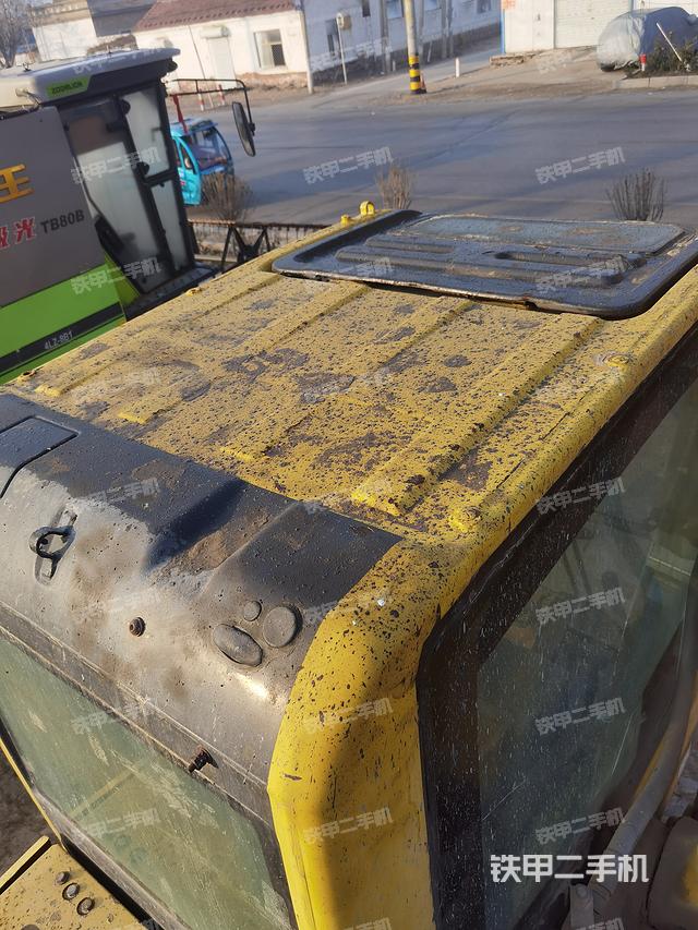 驾驶室顶部（整机外观）