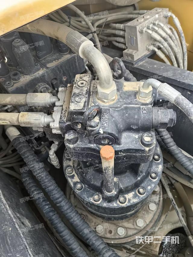 回转马达和主控阀（整机外观）