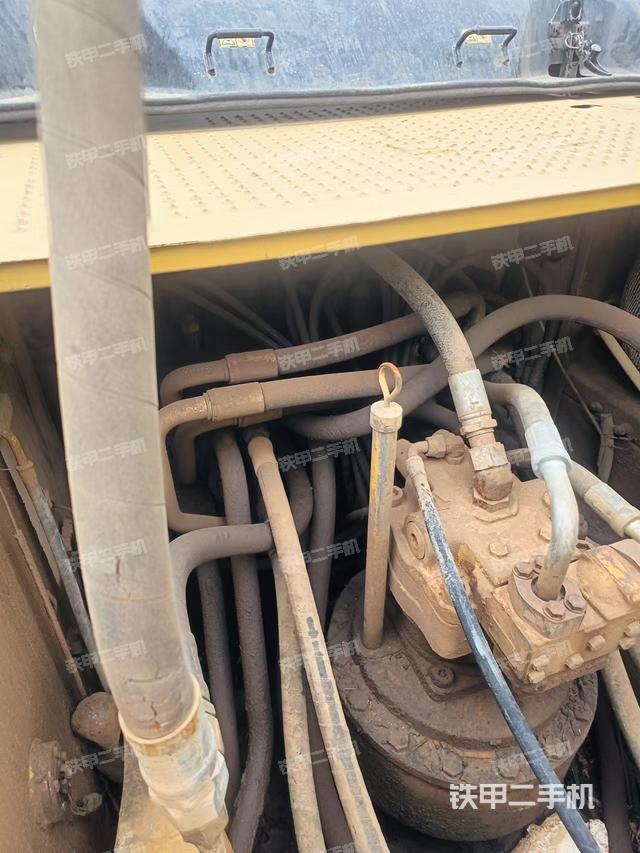 回转马达和主控阀（整机外观）