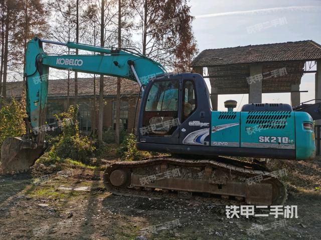 神钢SK200-8挖掘机