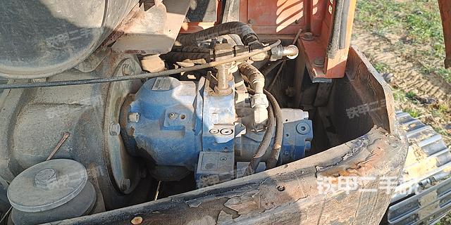 液压泵舱室正面整体（整机外观）