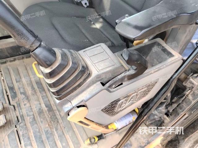 后窗玻璃角标（驾驶室部分）