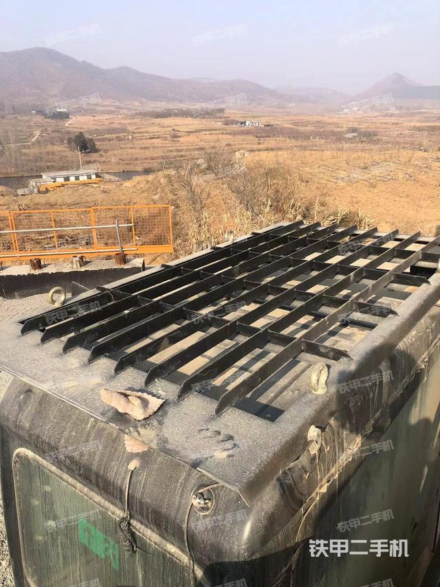 驾驶室顶部（整机外观）