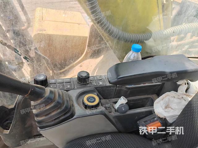 左后方玻璃角标（驾驶室部分）