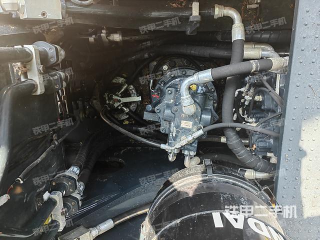 回转马达和主控阀（整机外观）