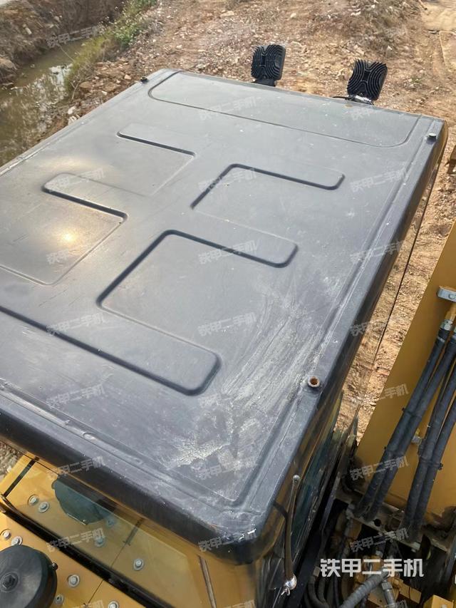 驾驶室顶部（整机外观）