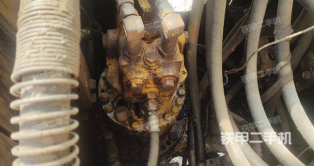 回转马达和主控阀（整机外观）