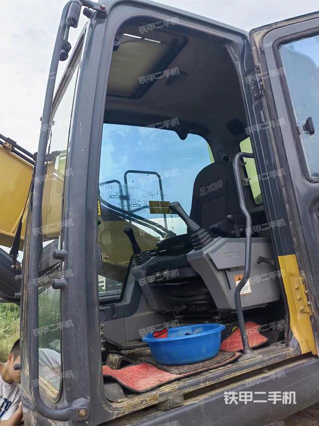 驾驶室整体（整机外观）