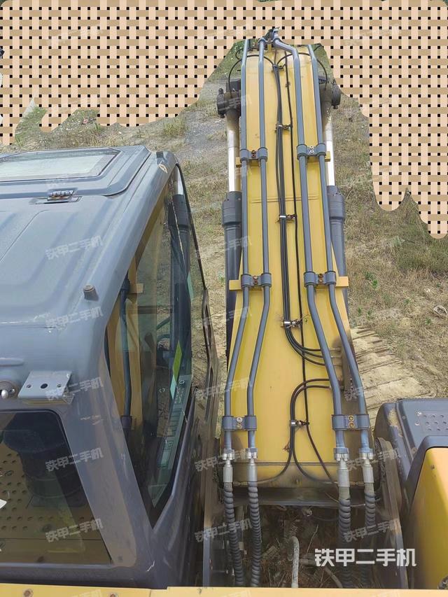 驾驶室顶部（整机外观）