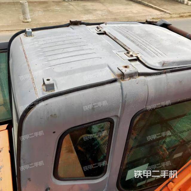 驾驶室顶部（整机外观）