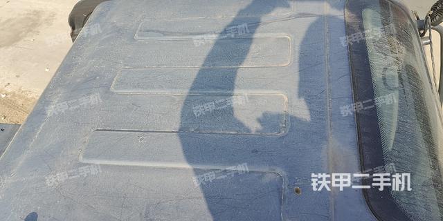 驾驶室顶部（整机外观）