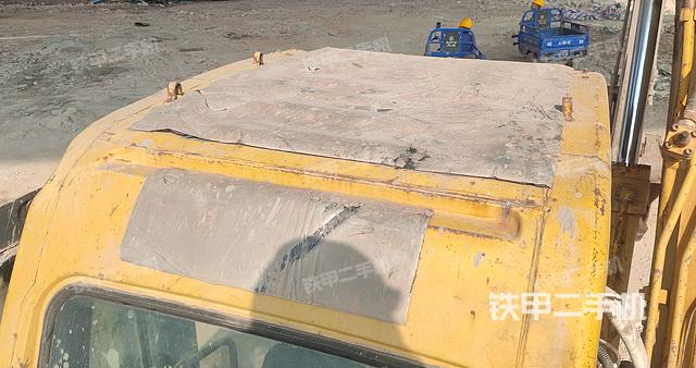 驾驶室顶部（整机外观）