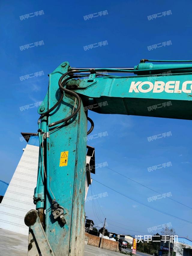 小臂整体左后(工作和回转装置) 小臂整体左后(工作和回转装置)