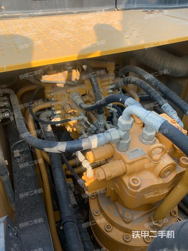 回转马达和主控阀（整机外观）