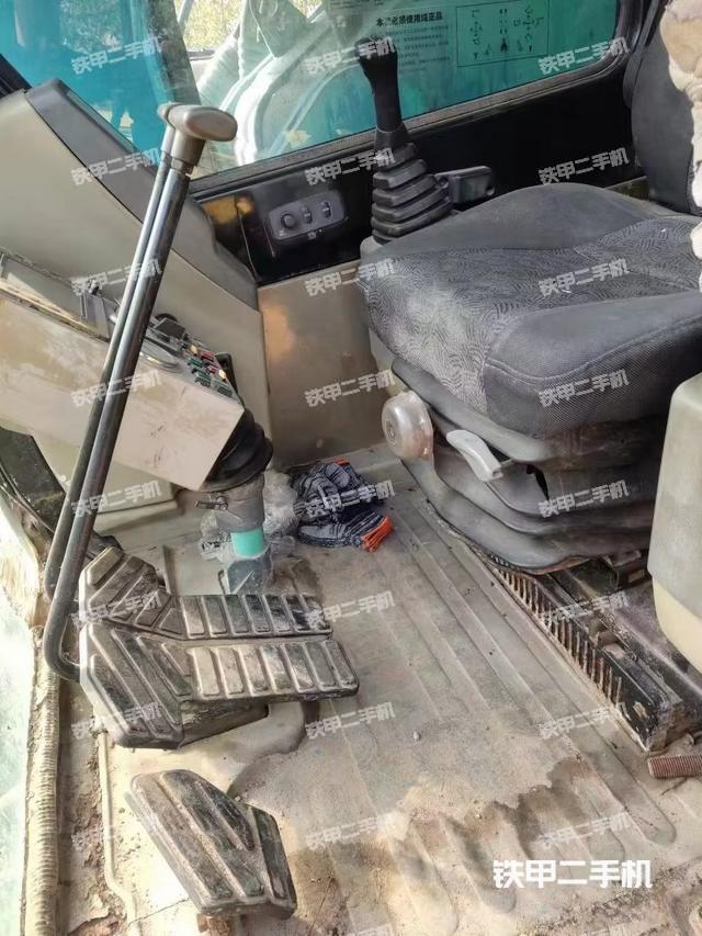 驾驶室操作台（设备外观及核心部件）