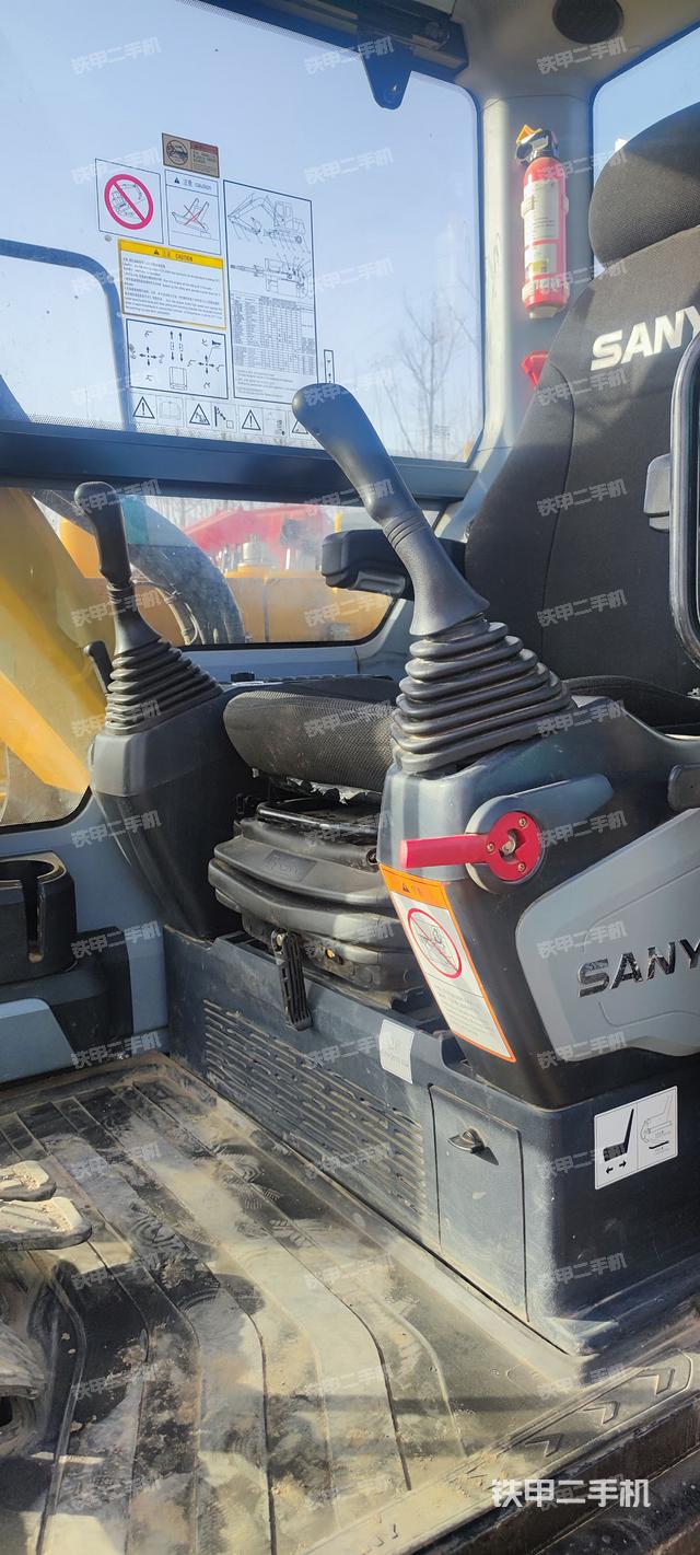 驾驶室顶部（整机外观）