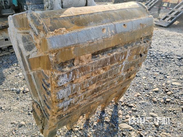 转盘和下车架正前(工作和回转装置) 转盘和下车架正前(工作和回转装置)