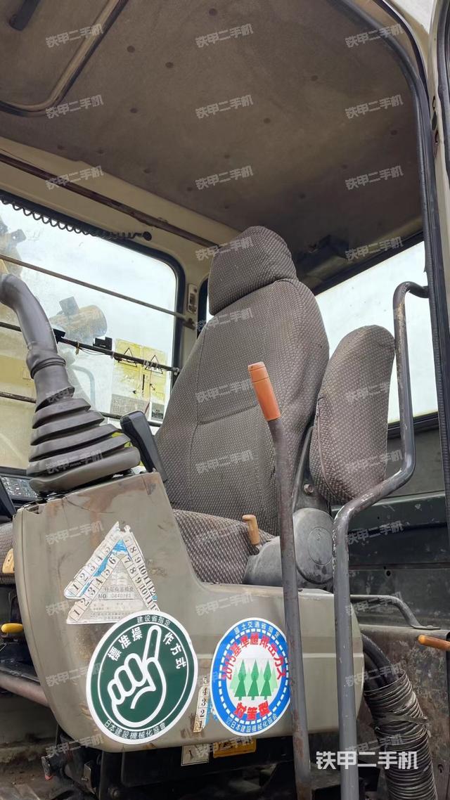 驾驶室整体(整机外观) 驾驶室整体(整机外观)