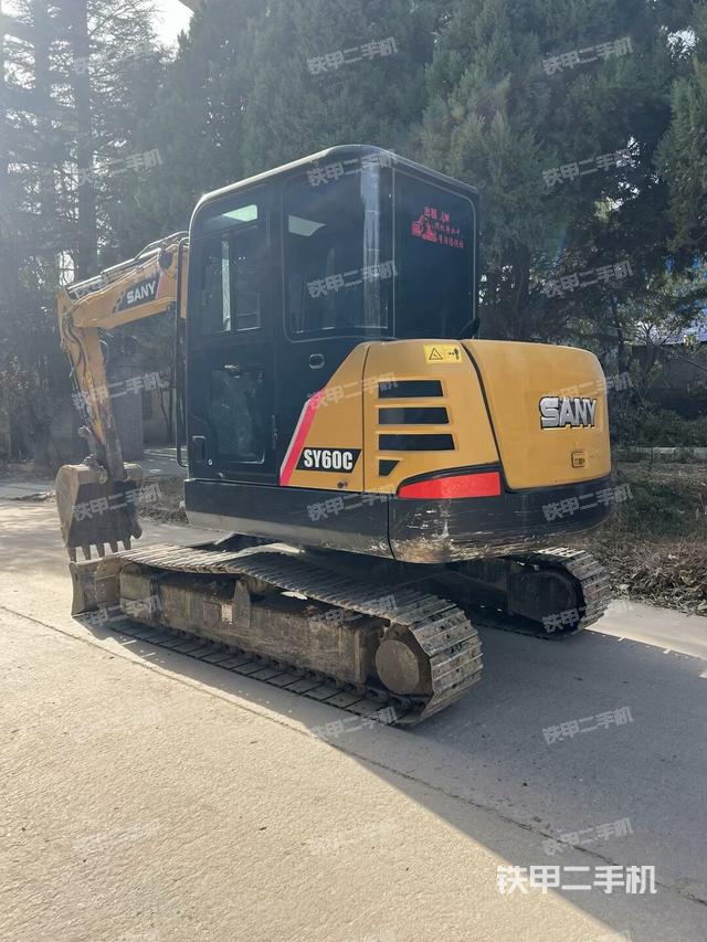 驾驶室顶部（整机外观）