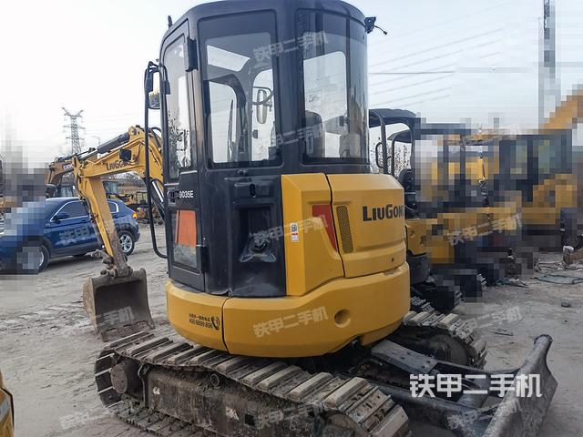 驾驶室顶部（整机外观）