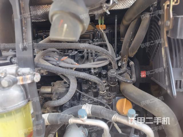 回转马达和主控阀（整机外观）