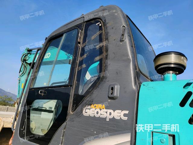 驾驶室左后45度(驾驶室部分) 驾驶室左后45度(驾驶室部分)