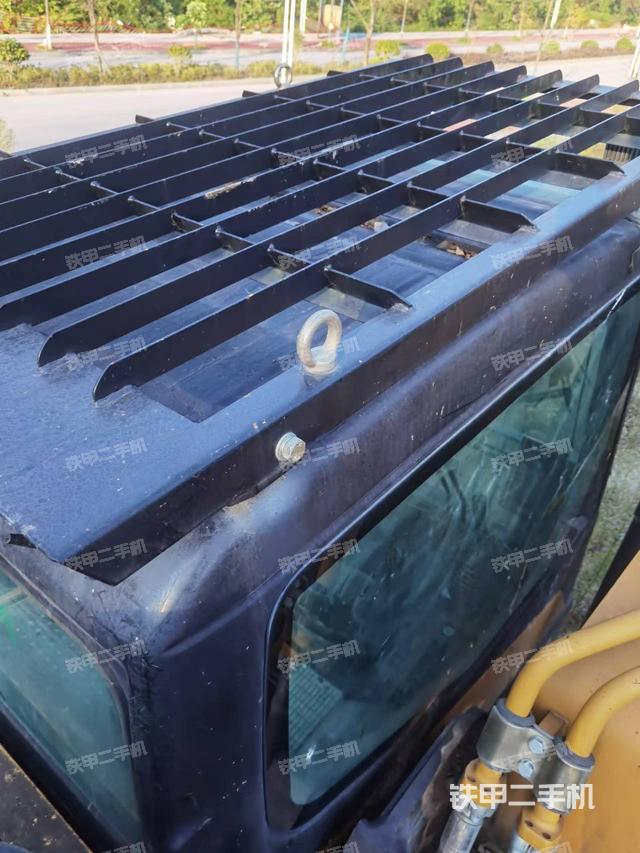 驾驶室顶部（整机外观）