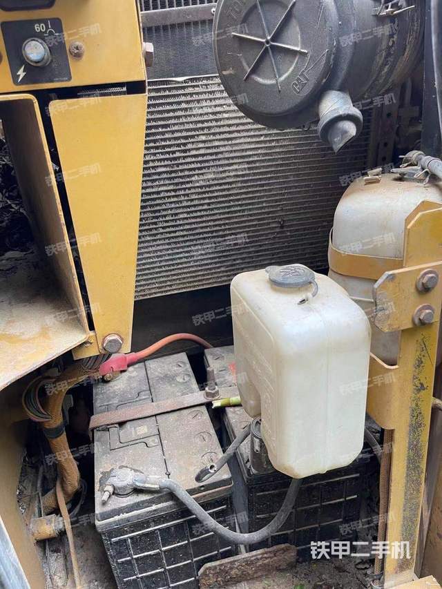 回转马达和主控阀（整机外观）