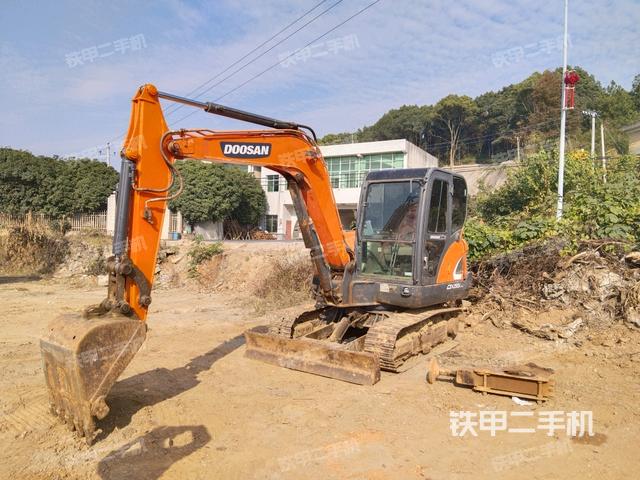 斗山DX55-9C挖掘机