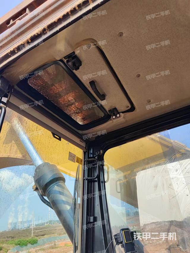 驾驶室顶部（整机外观）