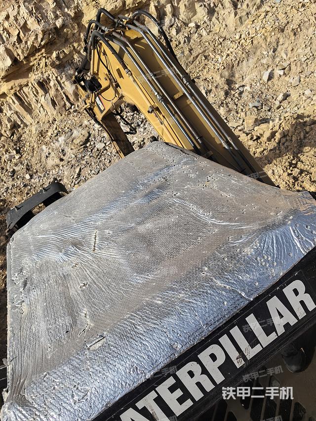 驾驶室顶部(整机外观) 驾驶室顶部(整机外观)